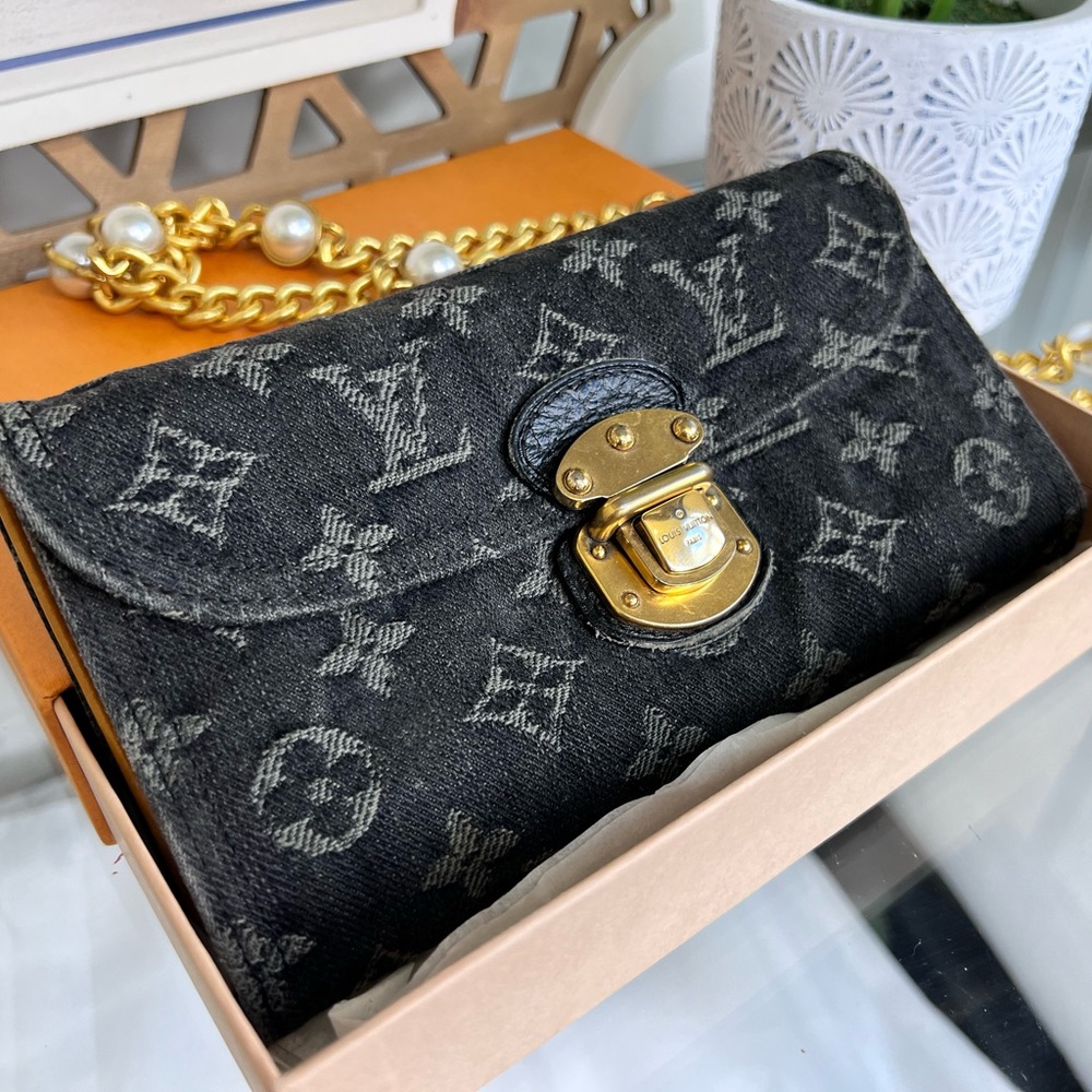 Louis Vuitton Pre-Loved Black Monogram Denim Amel… - image 4
